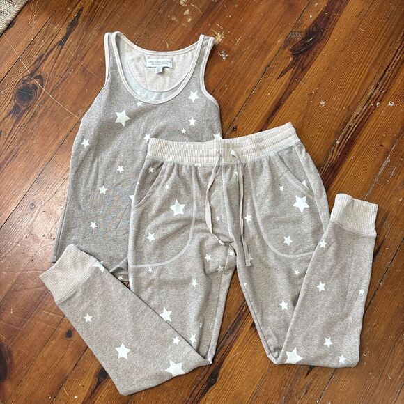 Karen Neuburger Live Love Lounge Two piece Pajama Set Tan Taupe Stars Sz XS - Picture 1 of 4